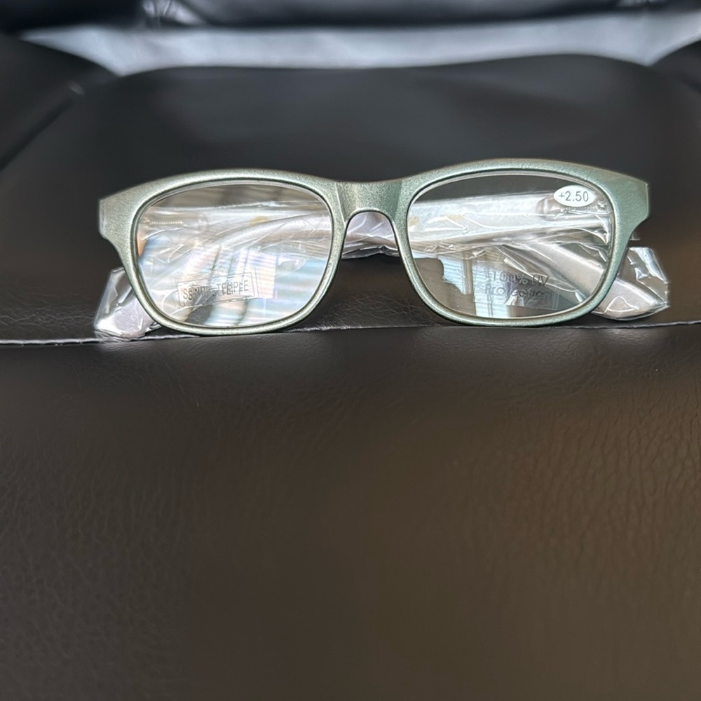 Never used Joy Mangano Reading glasses